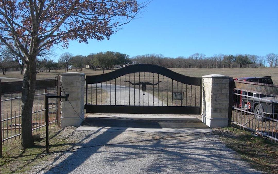 Longhorn Driveway Gate