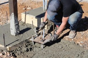 frankie putting in post mount