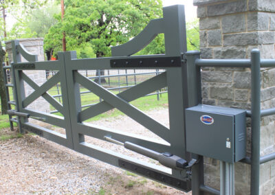farmhouse style aluminum gate with toro24 operator